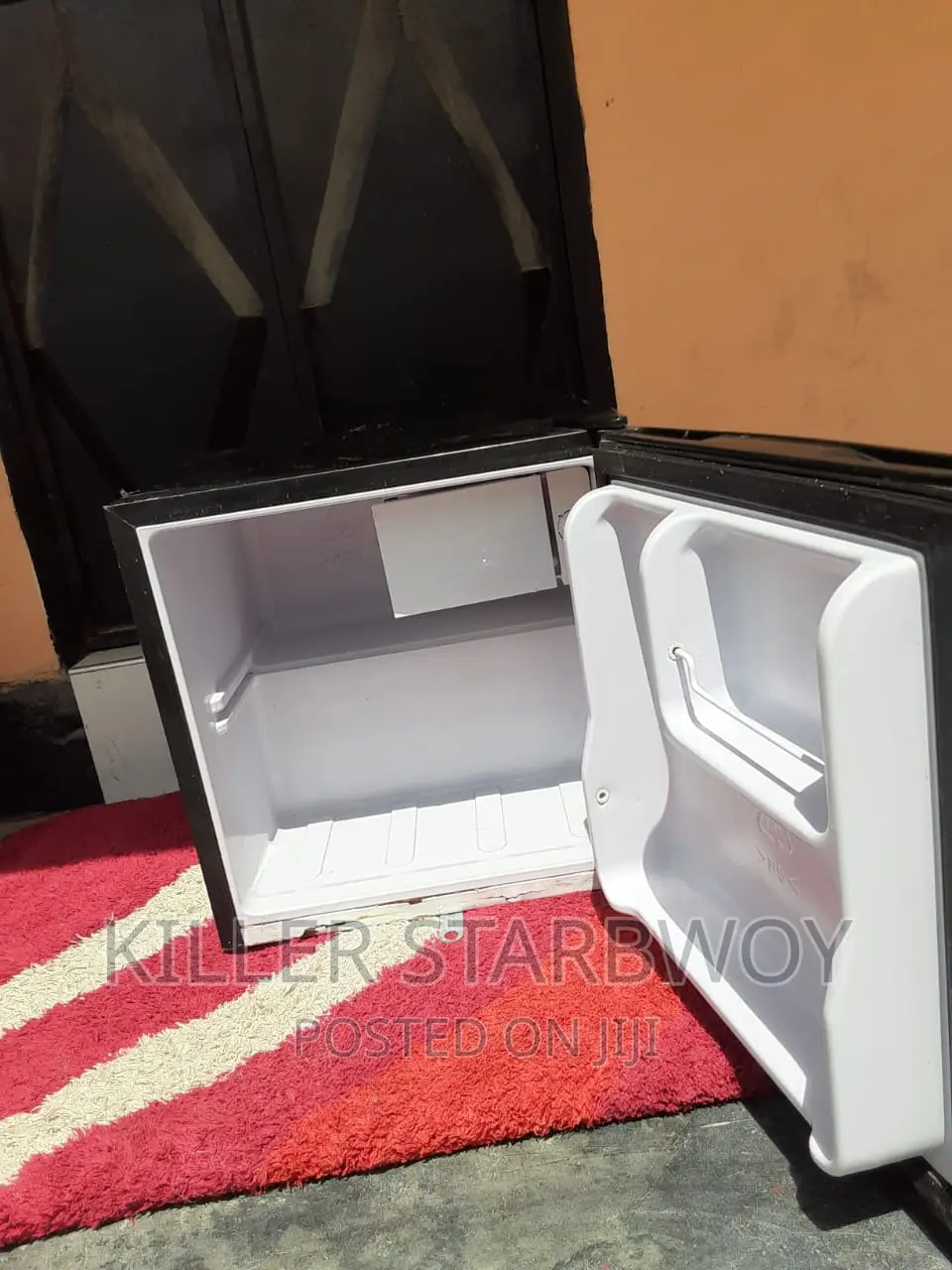 Mr Uk Min Fridge Inagandisha Na Kupooza Vzur