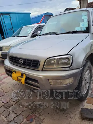 Toyota RAV4 Base FWD 1999 Silver