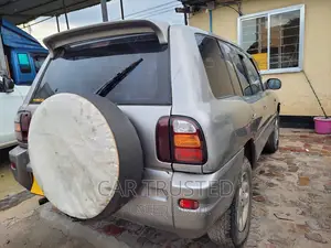 Toyota RAV4 Base FWD 1999 Silver