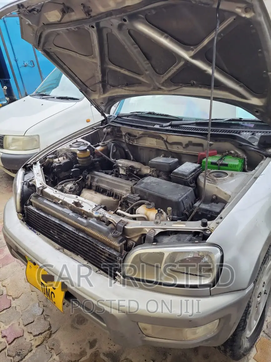 Toyota RAV4 Base FWD 1999 Silver
