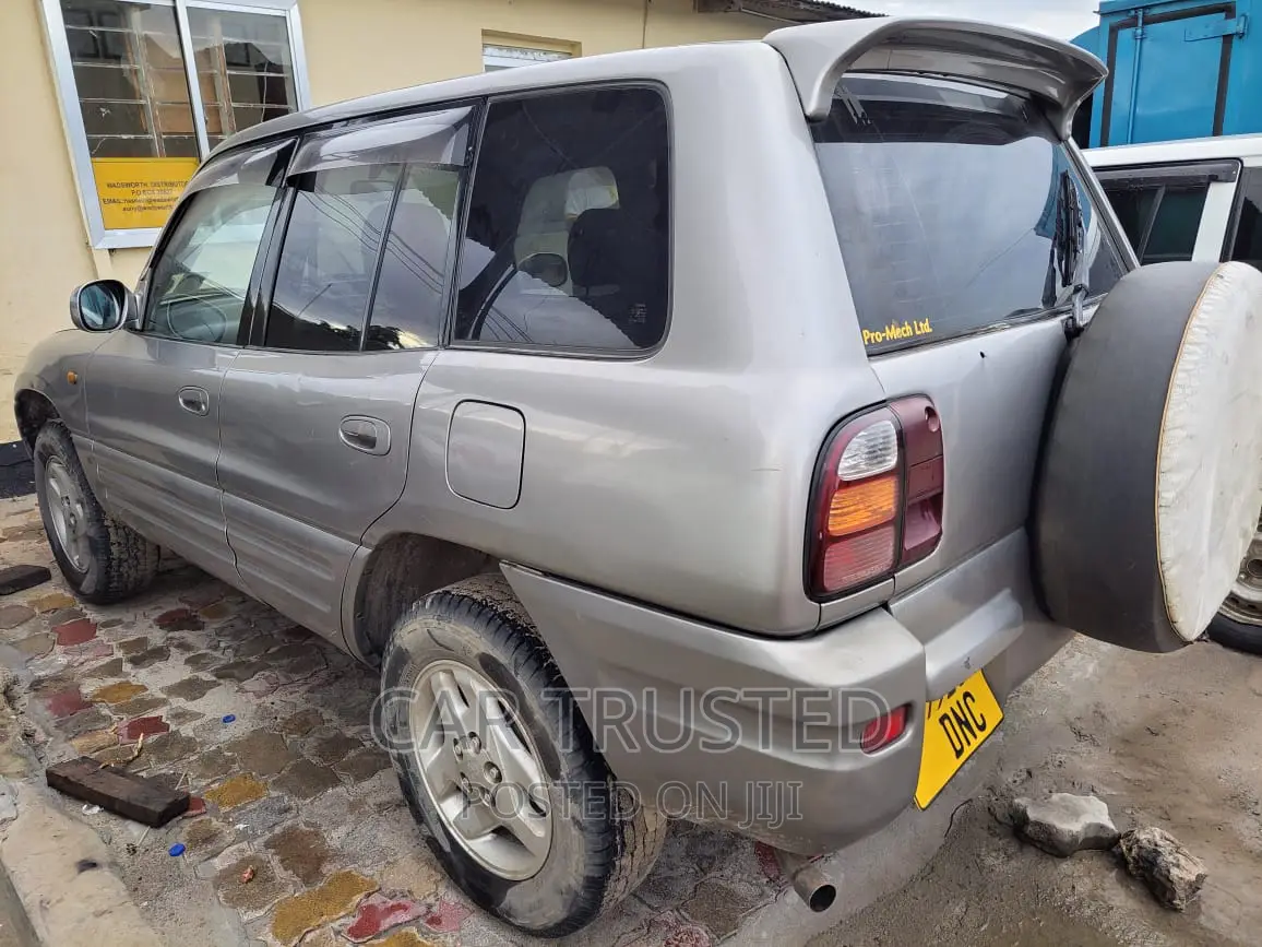Toyota RAV4 Base FWD 1999 Silver