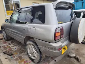 Toyota RAV4 Base FWD 1999 Silver