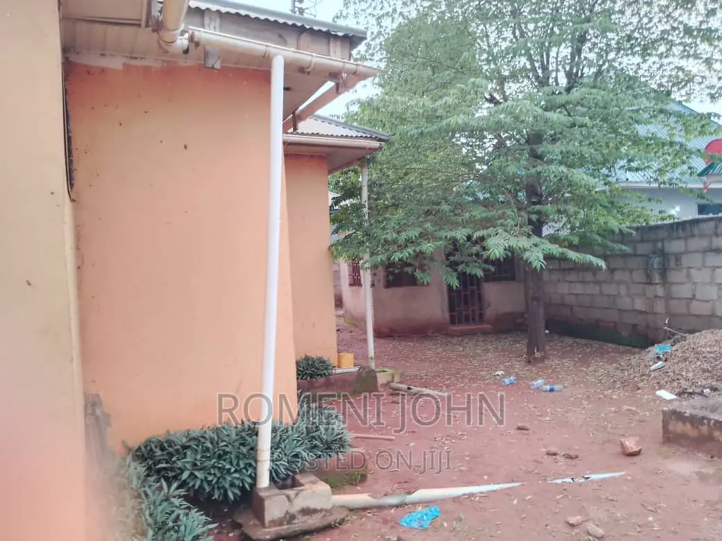 20rmgesti,Bar, Ukumbi Na Restaurant Inauzwa Ml 350 Bagamoyo.