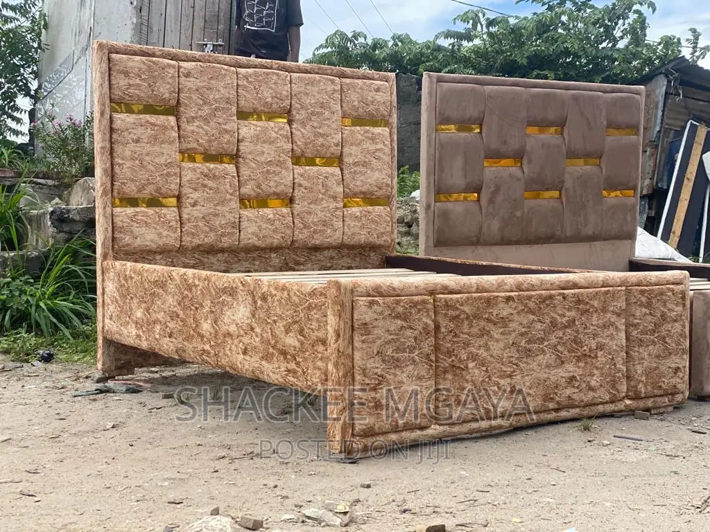 Bed Sofa 5,6 Nzuri Sana
