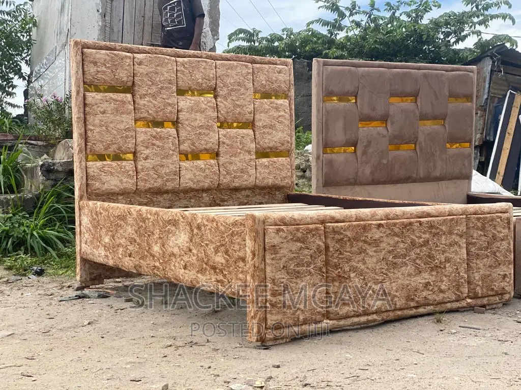 Bed Sofa 5,6 Nzuri Sana