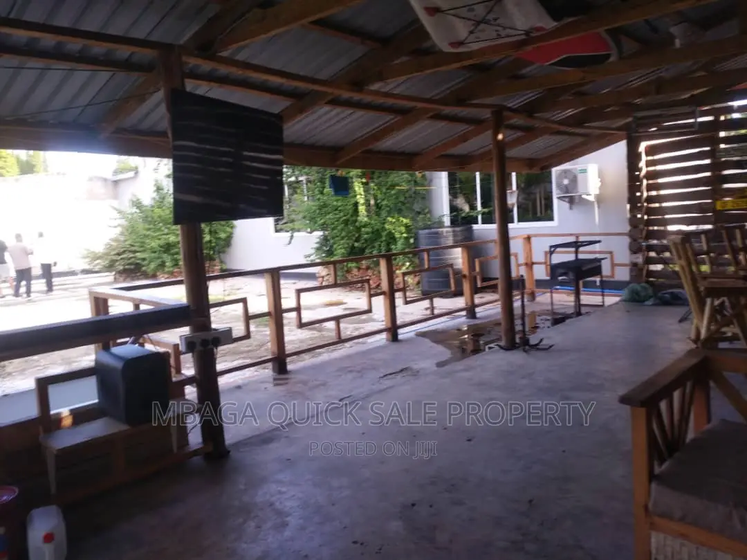 7bdrm Apartment in Mikocheni for rent