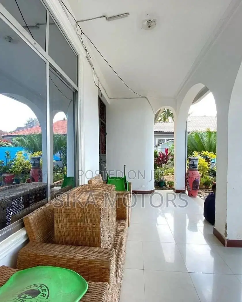 5bdrm Mansion in Sika Citadel, Kinondoni for rent