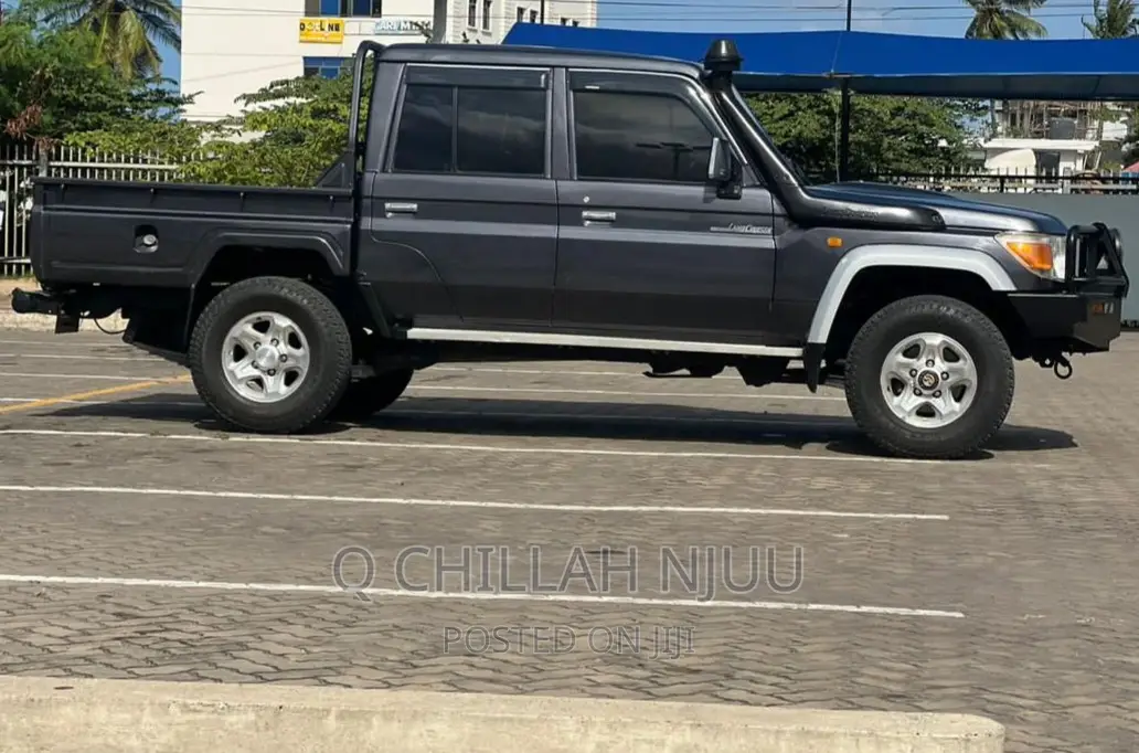 Toyota Land Cruiser 2016 Black