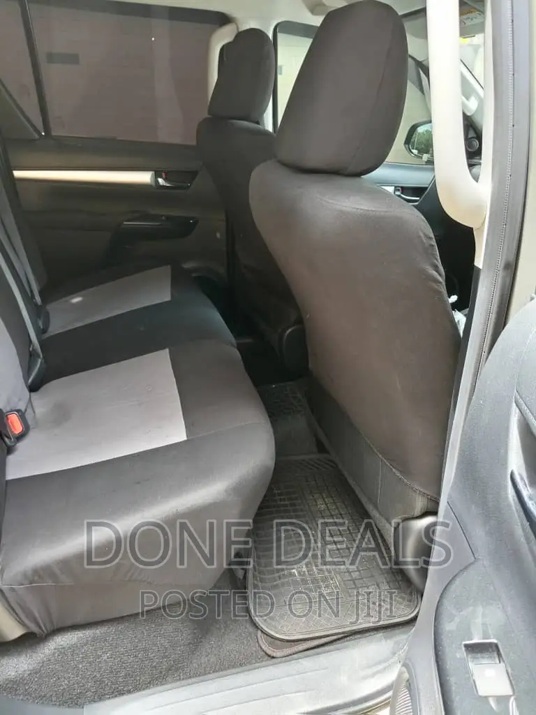 Toyota Hilux 2020 Gray