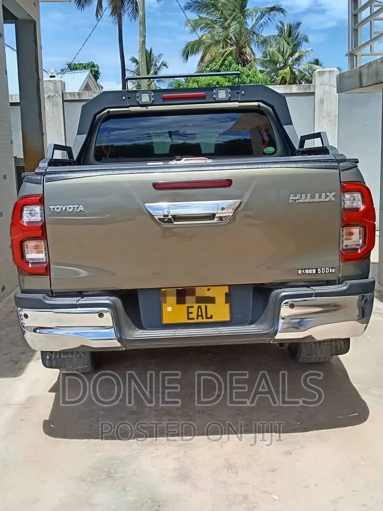 Toyota Hilux 2020 Gray