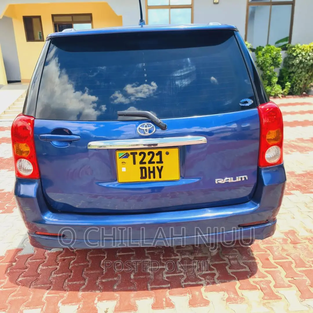 Toyota Raum 2005 Blue