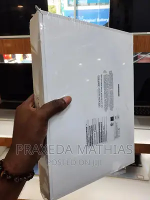 New Laptop Apple MacBook Air 2022 M2 8GB Apple M2 SSD 256GB
