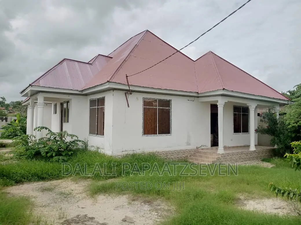 3bdrm House in Dalalipapaatzseven, Kinondoni for sale