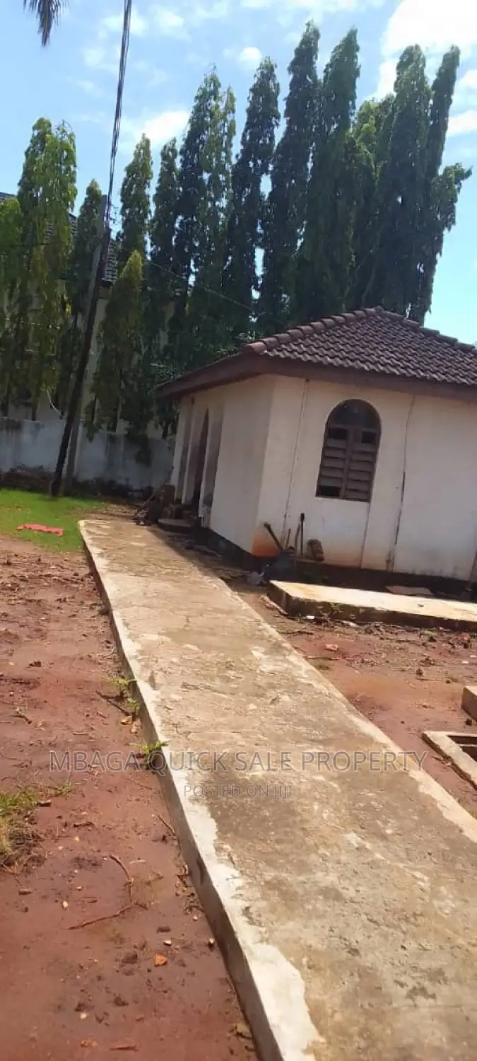 5bdrm House in Mikocheni for sale