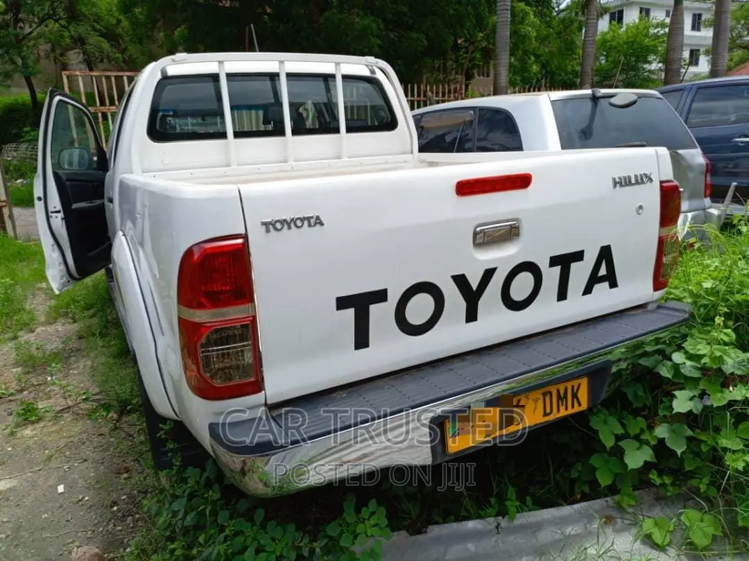 Toyota Hilux WORKMATE 4x4 2014 White
