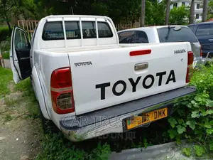 Toyota Hilux WORKMATE 4x4 2014 White