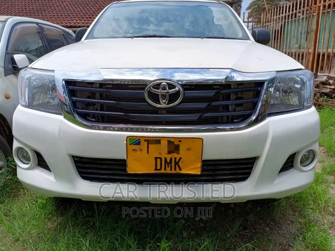 Toyota Hilux WORKMATE 4x4 2014 White