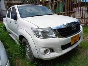 Toyota Hilux WORKMATE 4x4 2014 White
