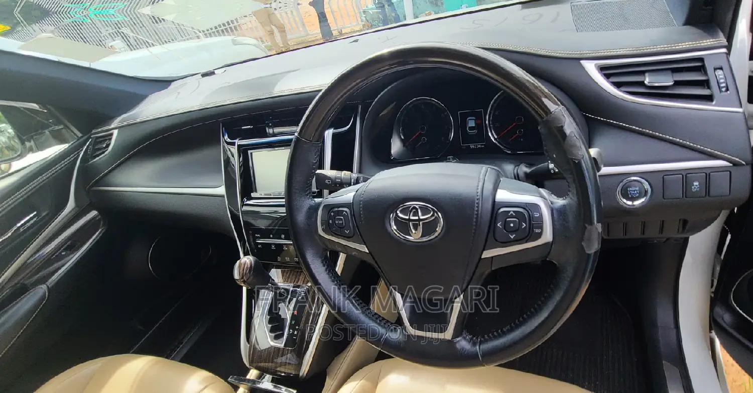 Toyota Harrier 2.5 Hybrid 4WD 2017 White