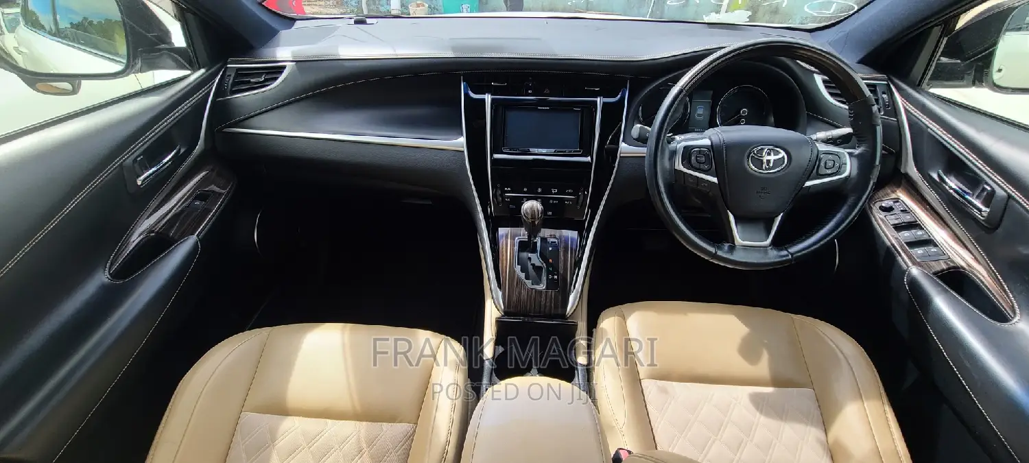 Toyota Harrier 2.5 Hybrid 4WD 2017 White