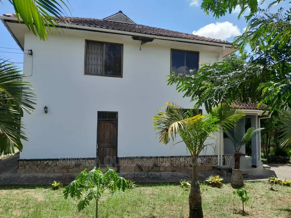 4bdrm House in Boko Dovya, Bunju for sale