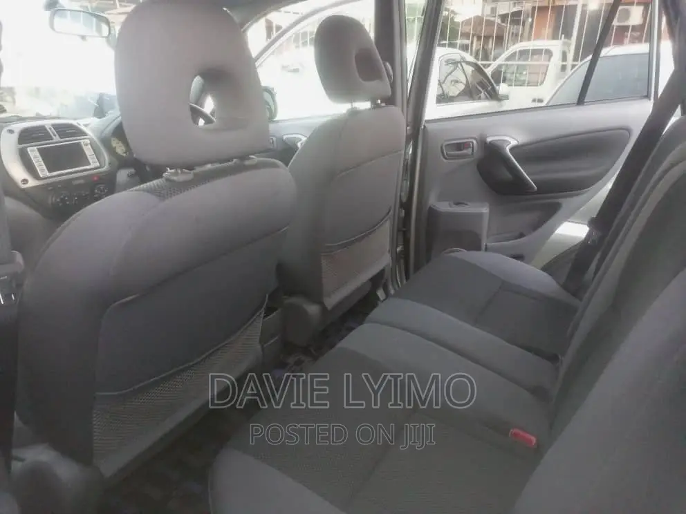 Toyota RAV4 Automatic 2002 Silver