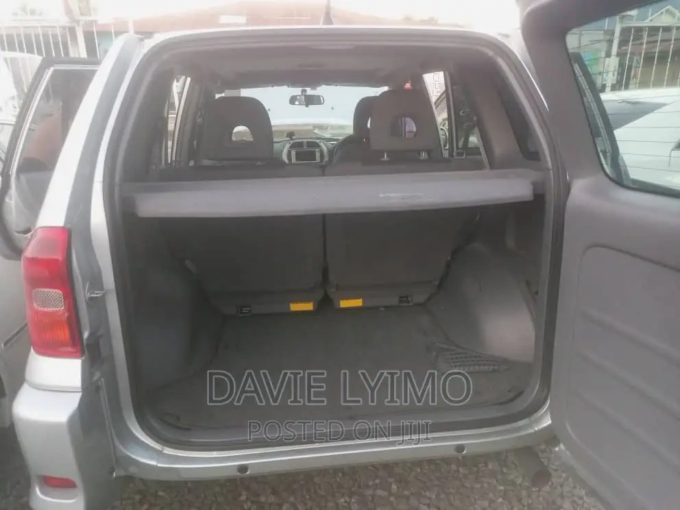 Toyota RAV4 Automatic 2002 Silver