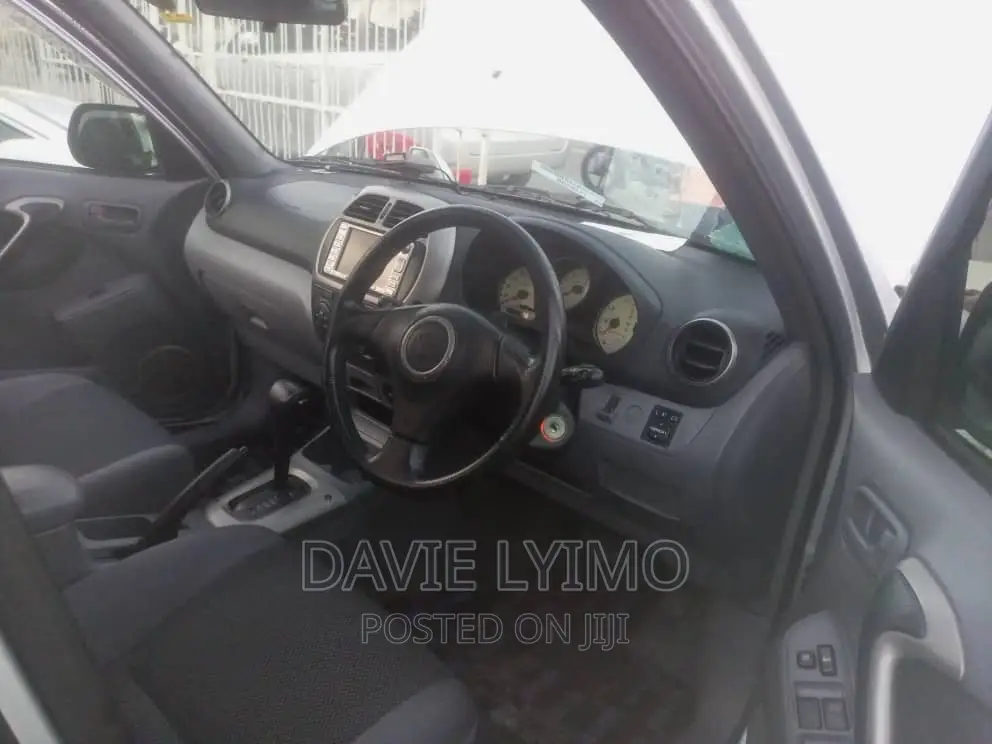 Toyota RAV4 Automatic 2002 Silver