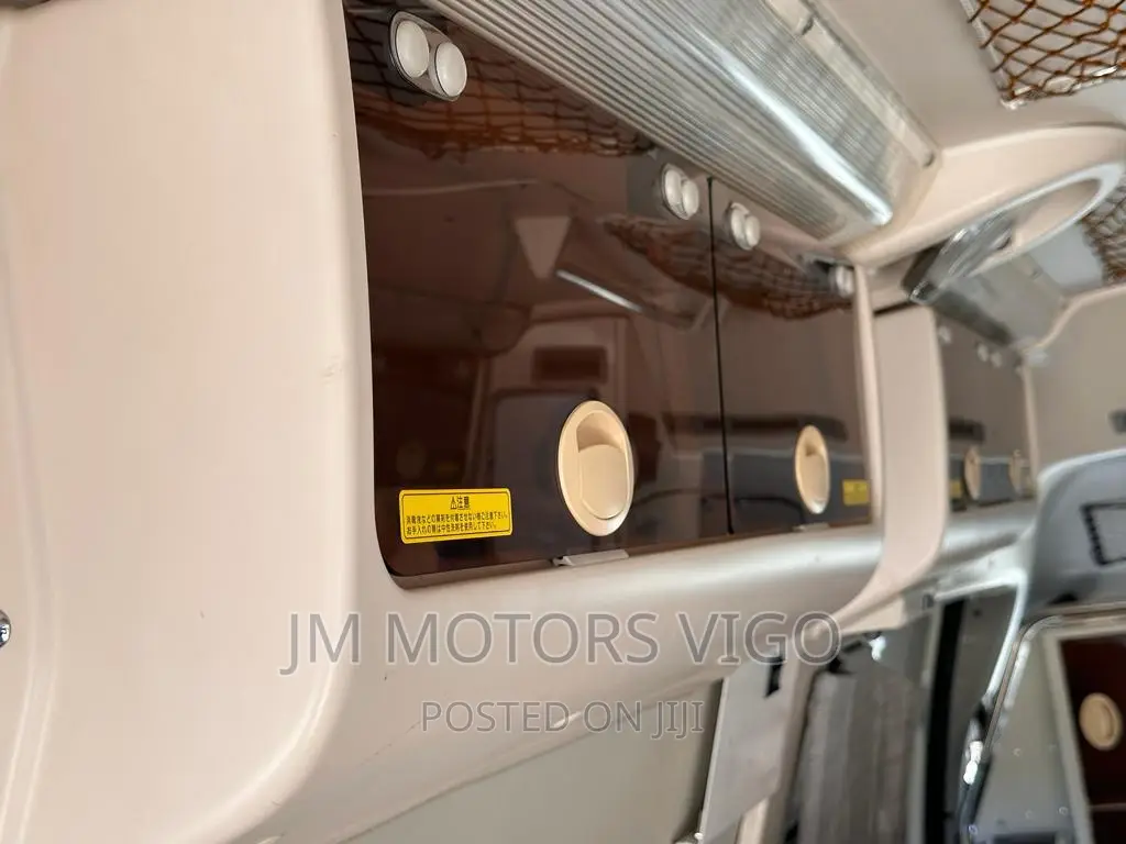 Toyota HiAce 2011 White