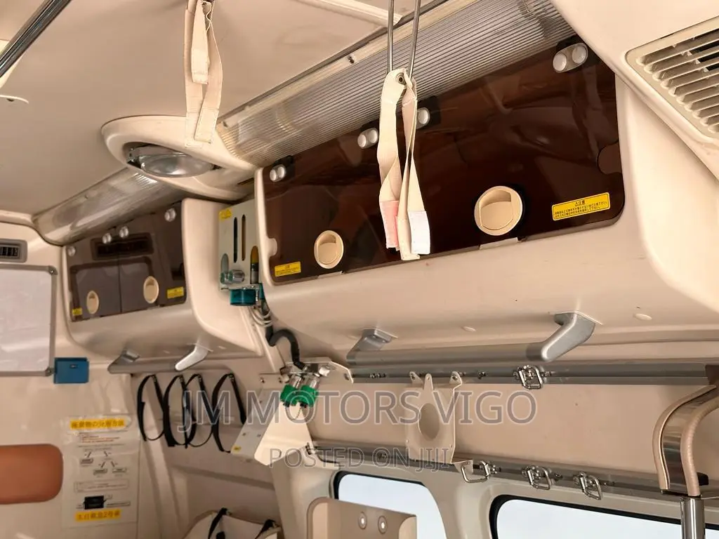 Toyota HiAce 2011 White