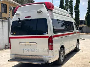 Toyota HiAce 2011 White