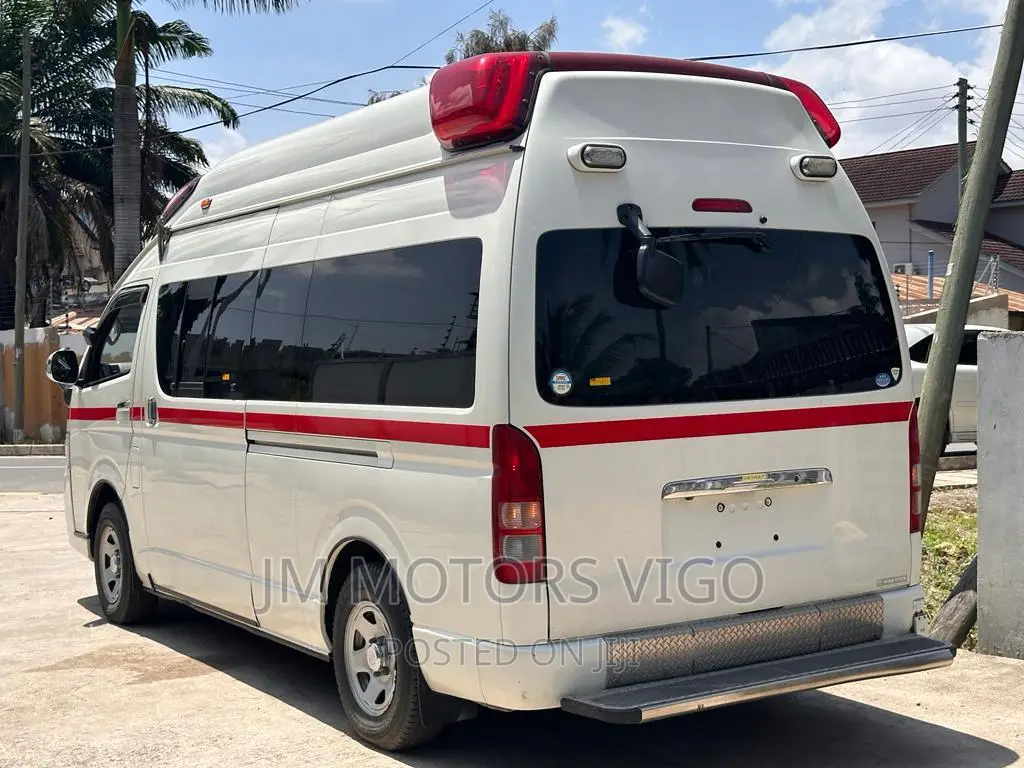 Toyota HiAce 2011 White