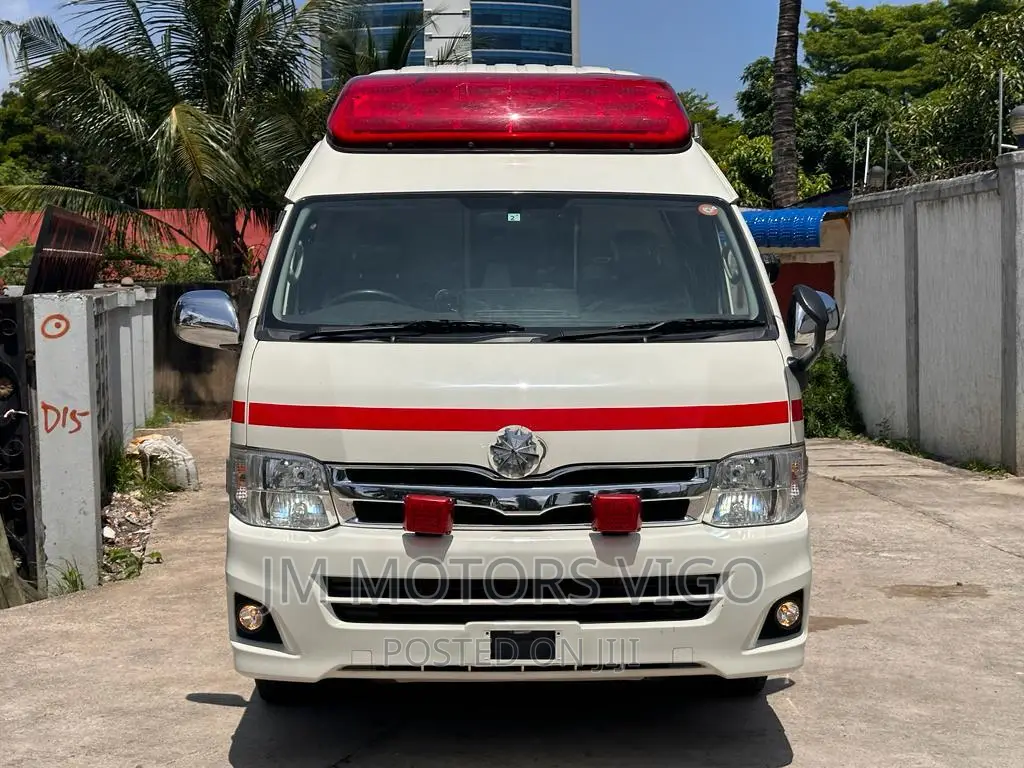 Toyota HiAce 2011 White