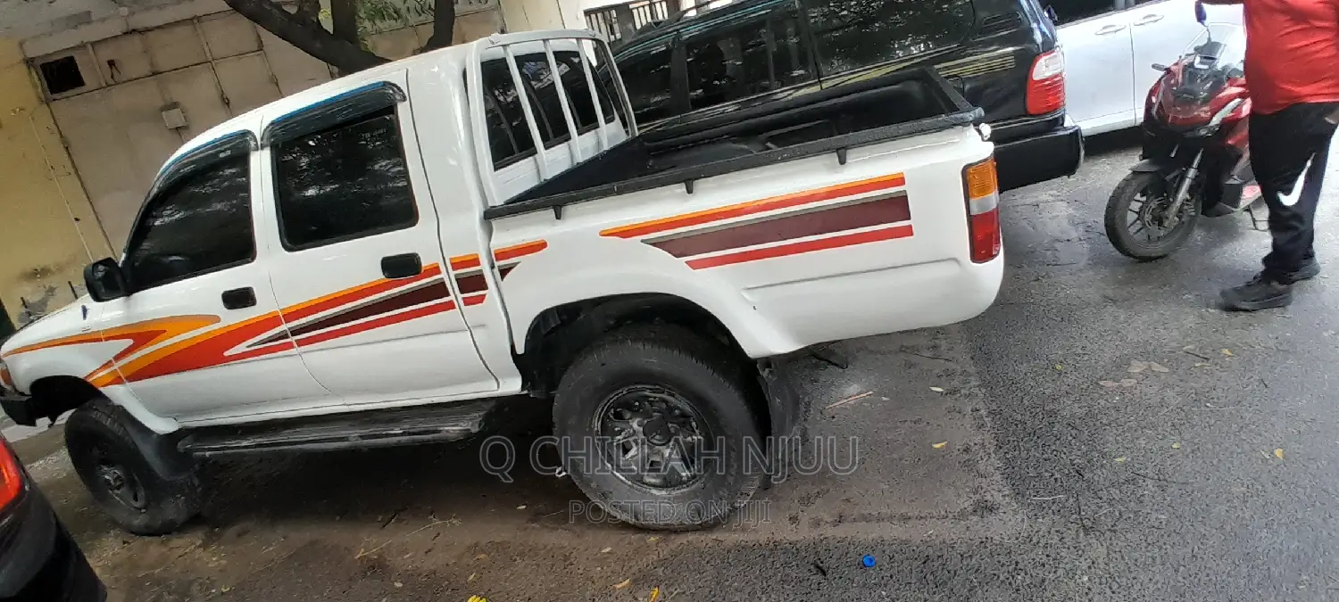Toyota Hilux 1999 White