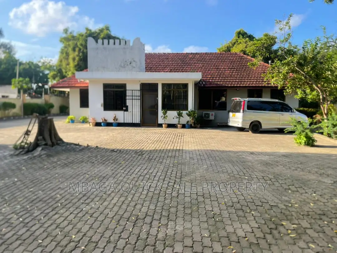 3bdrm House in Ada Estate for rent