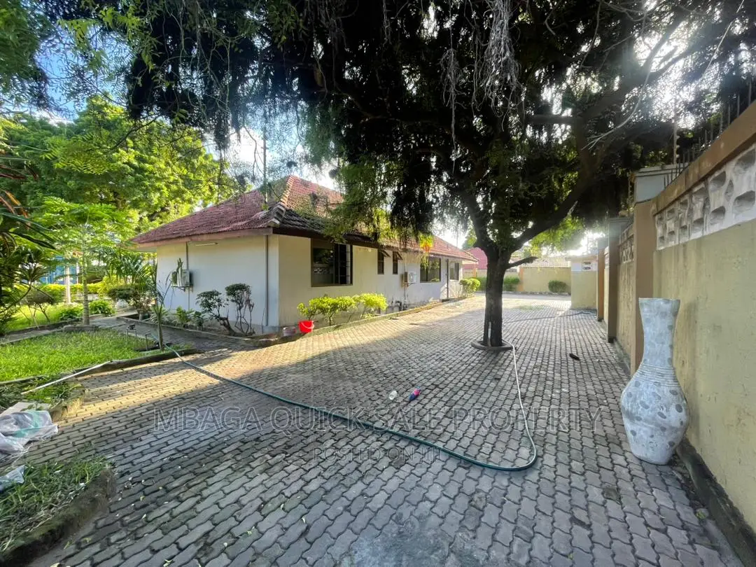 3bdrm House in Ada Estate for rent