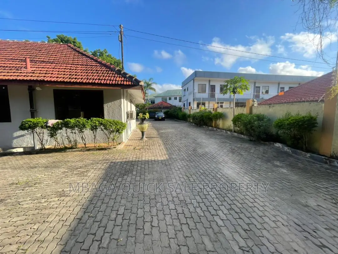 3bdrm House in Ada Estate for rent