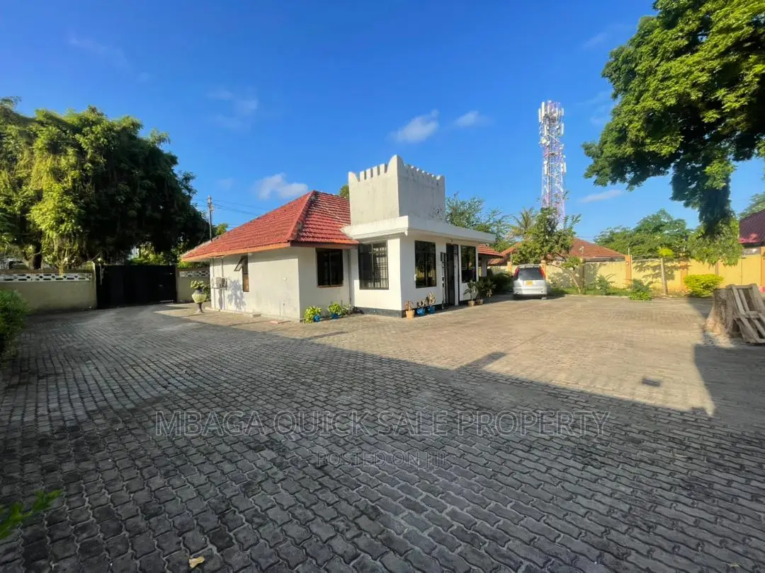 3bdrm House in Ada Estate for rent