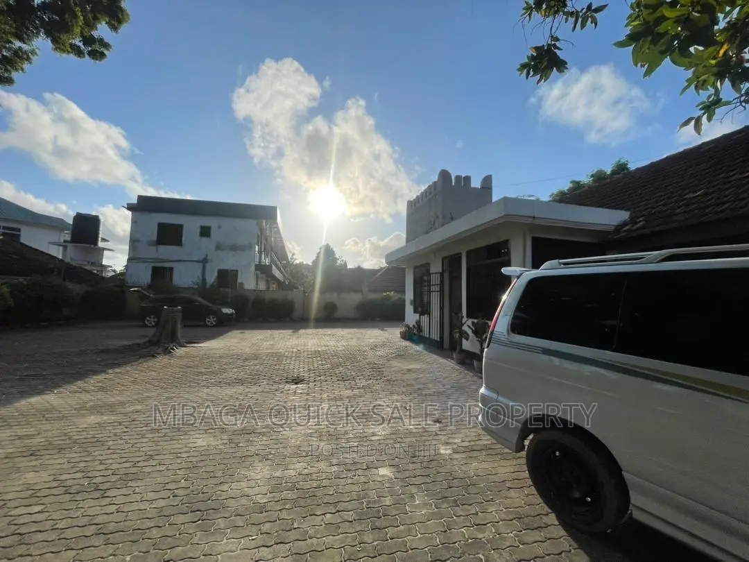 3bdrm House in Ada Estate for rent