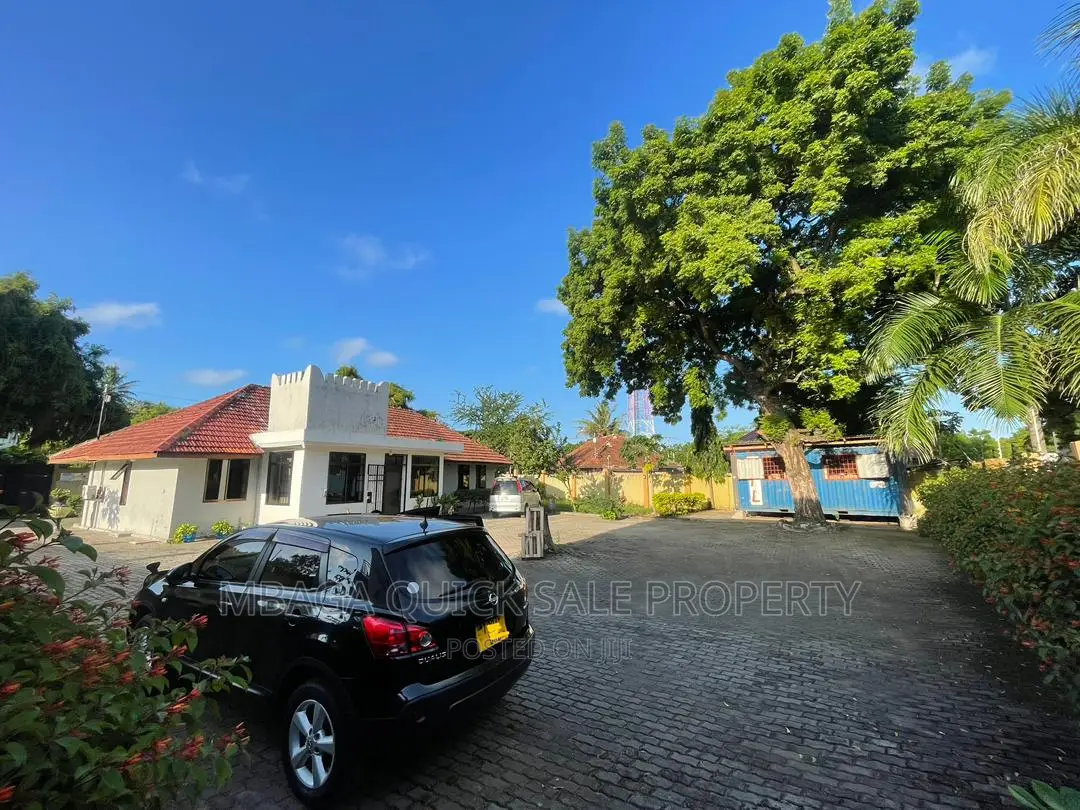 3bdrm House in Ada Estate for rent