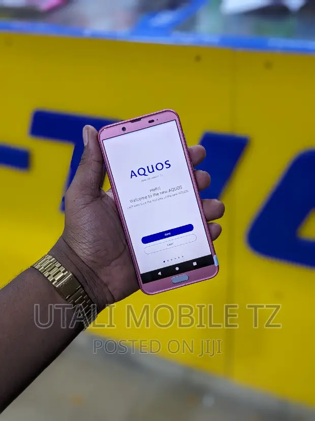 AQUOS - 【C】AQUOSsense/SHV40/32/au シャープ AQUOS sense SHV40 au [ノーブルレッド] 価格比較