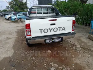 Toyota Hilux 2008 White