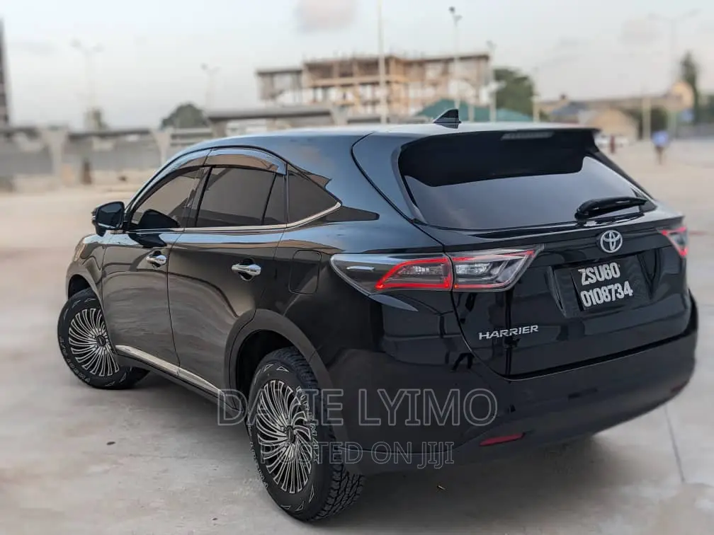 Toyota Harrier 2.0 2018 Black