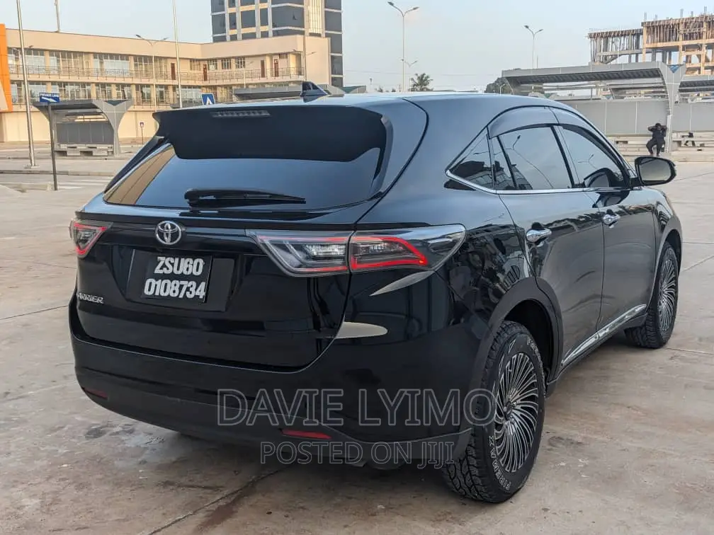 Toyota Harrier 2.0 2018 Black