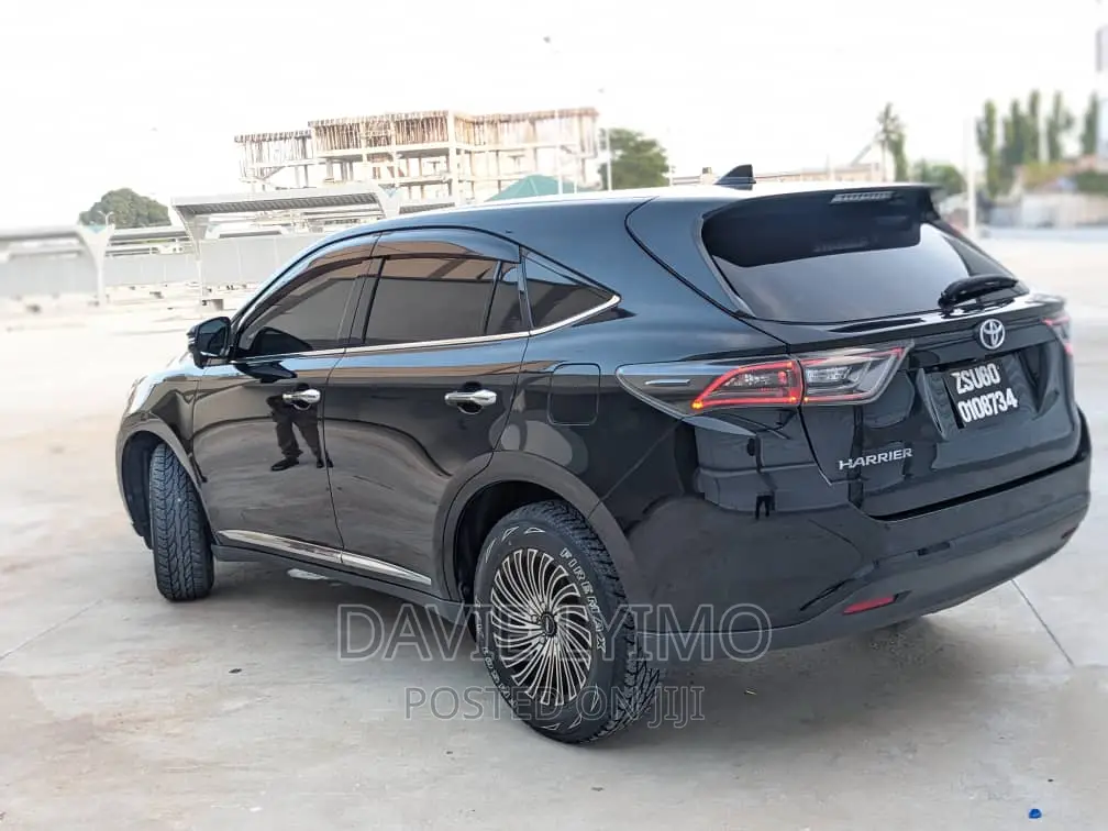 Toyota Harrier 2.0 2018 Black