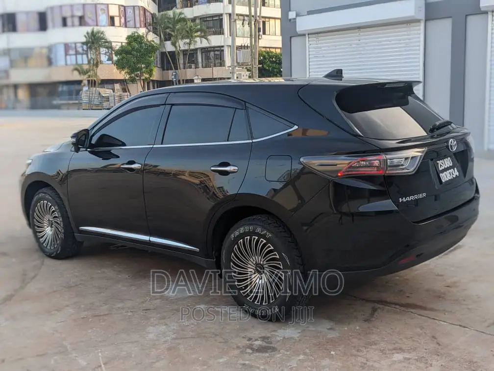 Toyota Harrier 2.0 2018 Black
