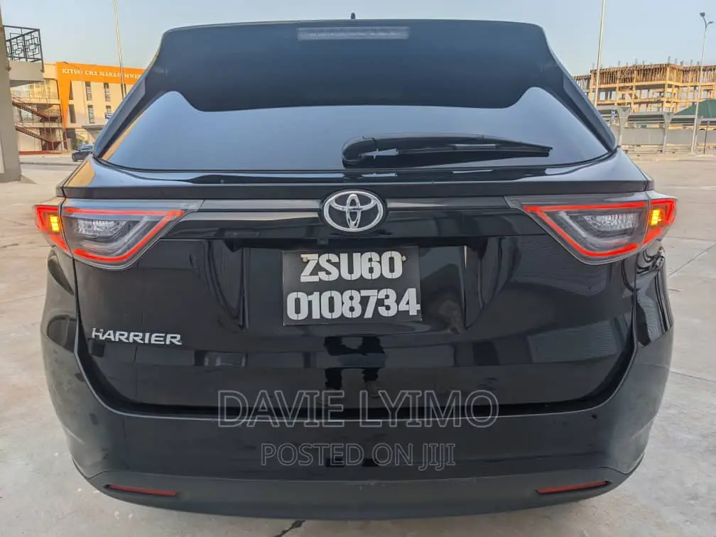 Toyota Harrier 2.0 2018 Black