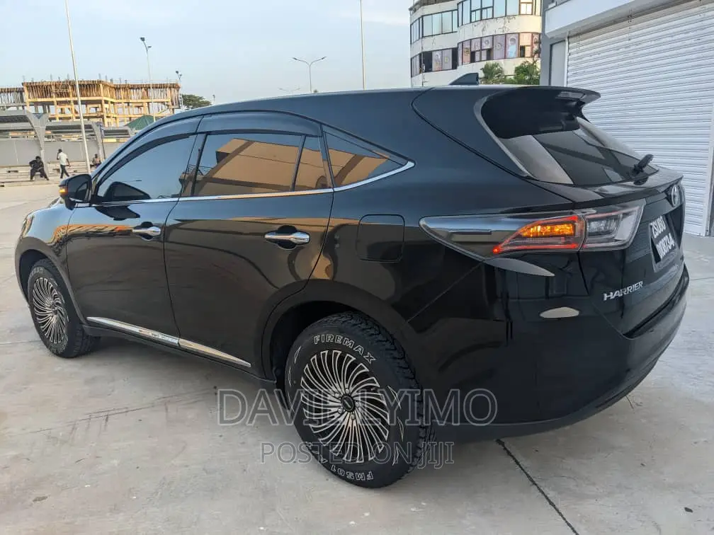 Toyota Harrier 2.0 2018 Black