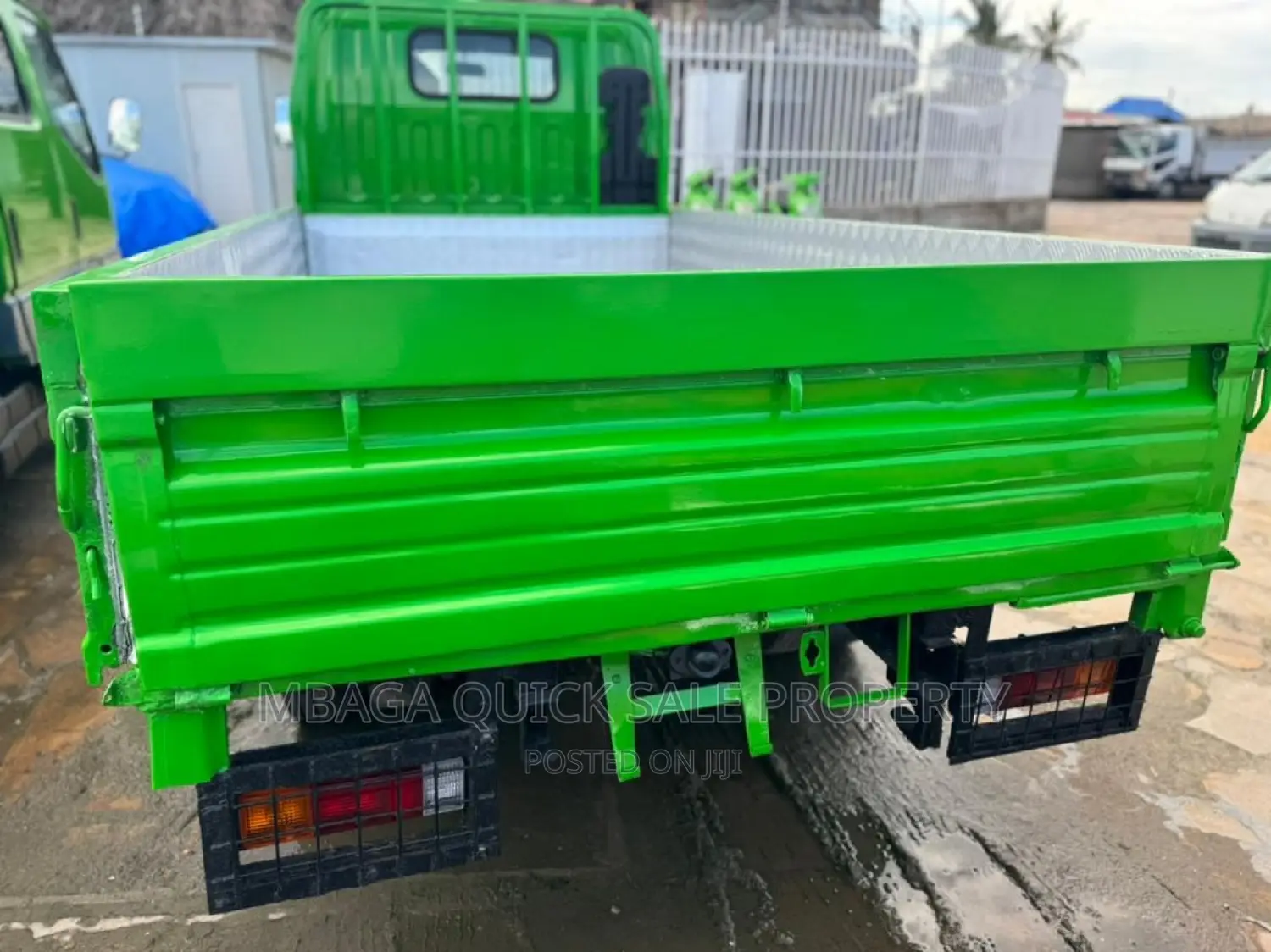Gari Ipo Sokoni Canter Truck