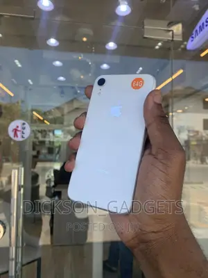 Apple iPhone XR 64 GB White